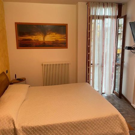 Intero Appartamento Parma - Con Sky Wi-Fi E Tv - Zona Fiera Roncopascolo Екстериор снимка