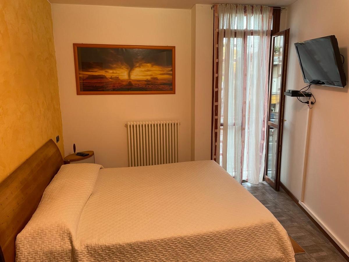 Intero Appartamento Parma - Con Sky Wi-Fi E Tv - Zona Fiera Roncopascolo Екстериор снимка